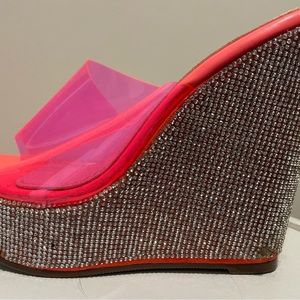 The cutest little pink wedge